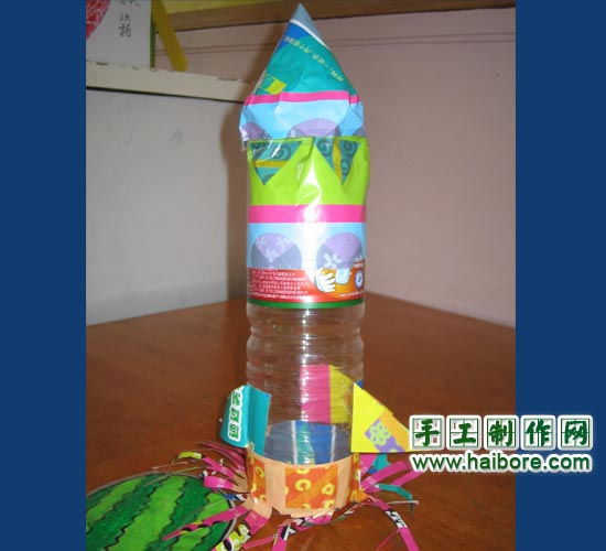 幼儿园环保手工制作:塑料瓶火箭